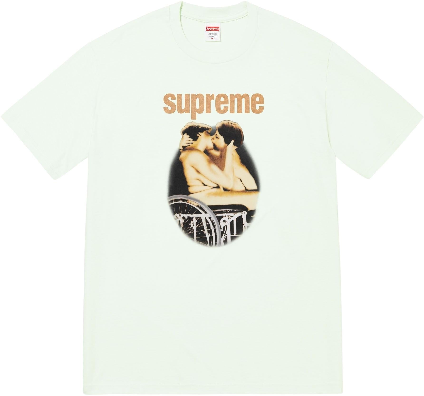 Kiss Tee